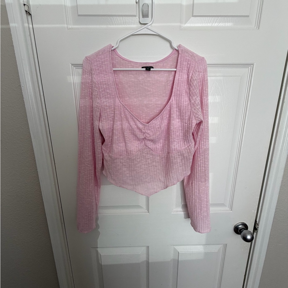 Wild Fable sweetheart neck, long-sleeve crop top in pink.